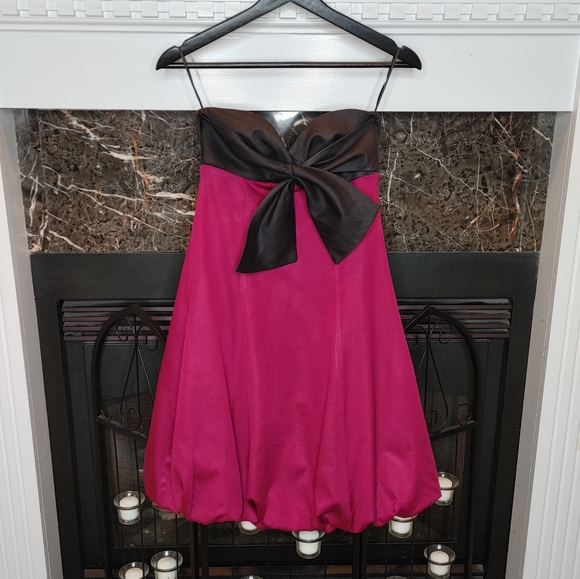 Trina Turk Dresses & Skirts - TRINA TURK STRAPLESS BOW ACCENT DRESS 0